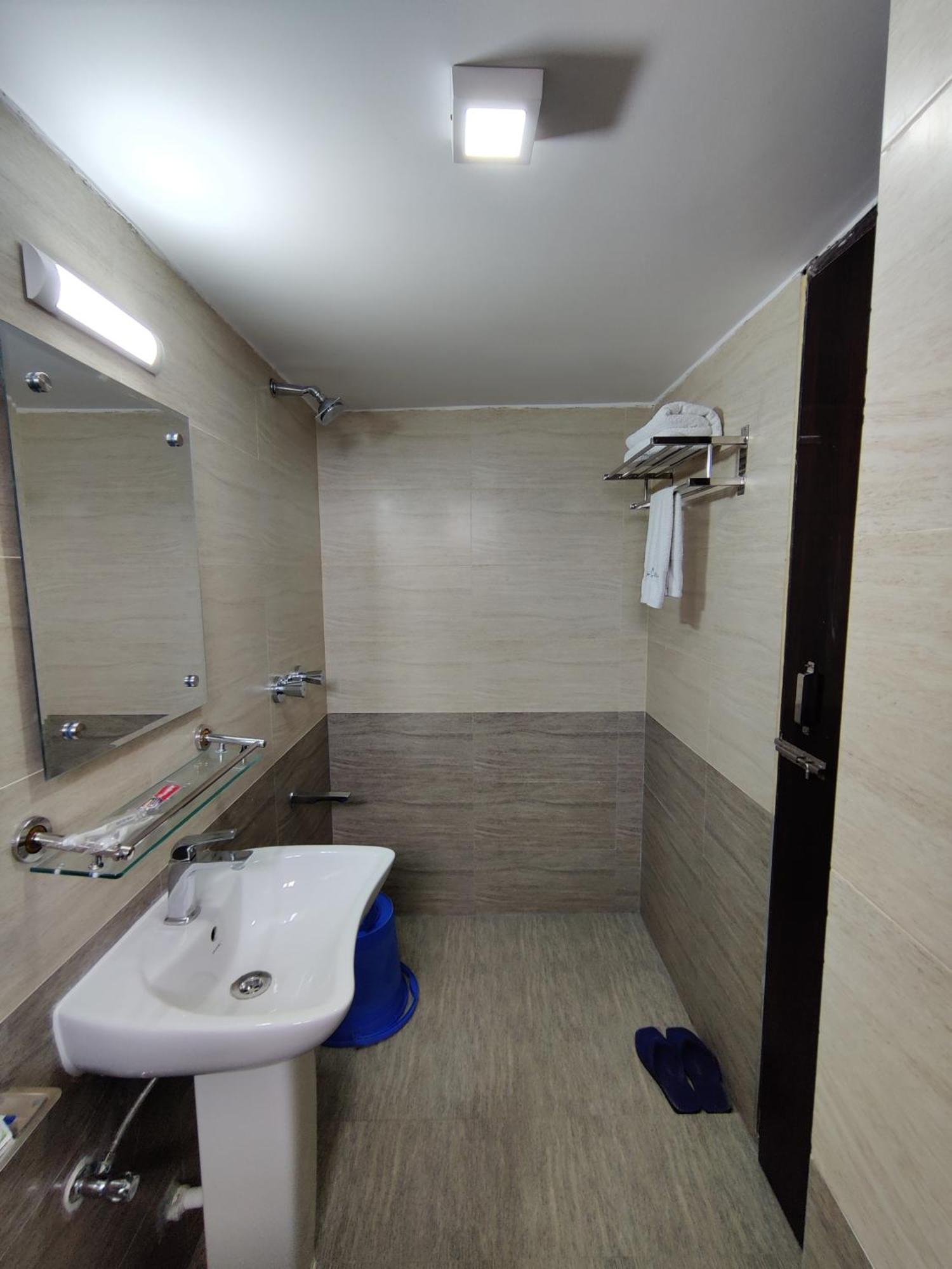 Hotel Sea Moon Cox's Bazar Esterno foto